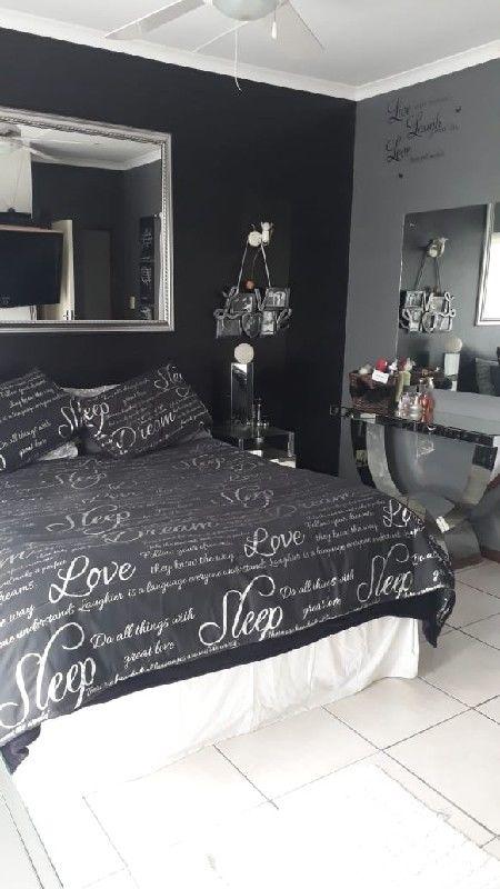 To Let 4 Bedroom Property for Rent in Hartenbos Heuwels Western Cape